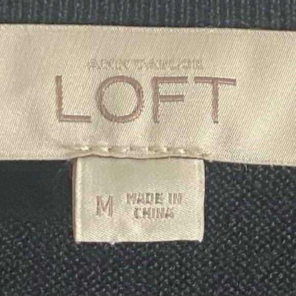 Ann Taylor Loft Black V-neck Sweater, Sz M, Acrylic/Wool/Polyester, Ribbed Trim - Picture 3 of 7